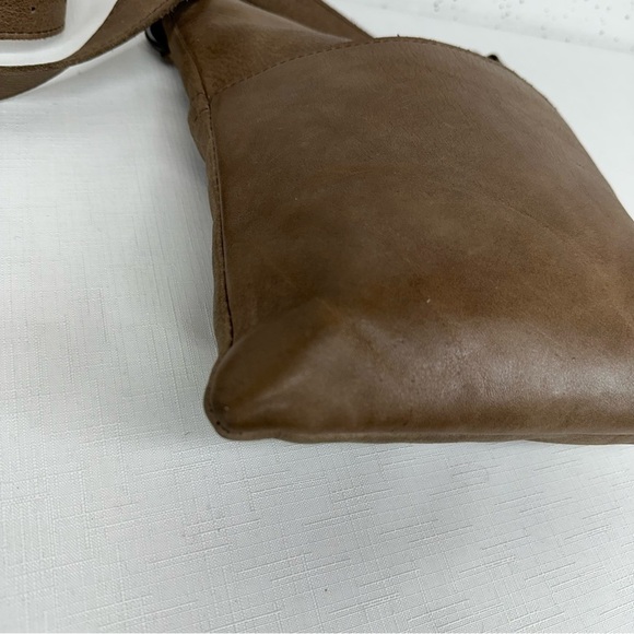Fred De La Bretoniere Brown Distressed Leather Crossbody Bag Purse - Picture 8 of 17